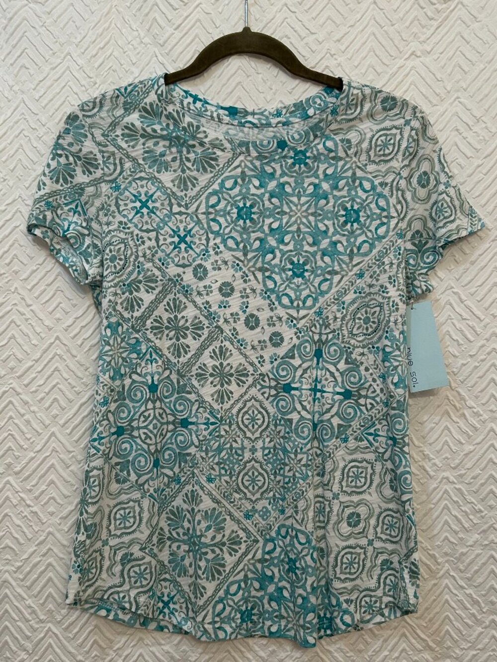 NWT Blue Sol Aqua Blue Print Women's Top T-Shirt Size Small